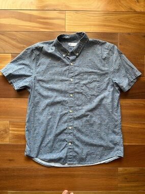 GAP Men’s Chambray Blue Short-Sleeve Button-Down Shirt with Sailboat Print L